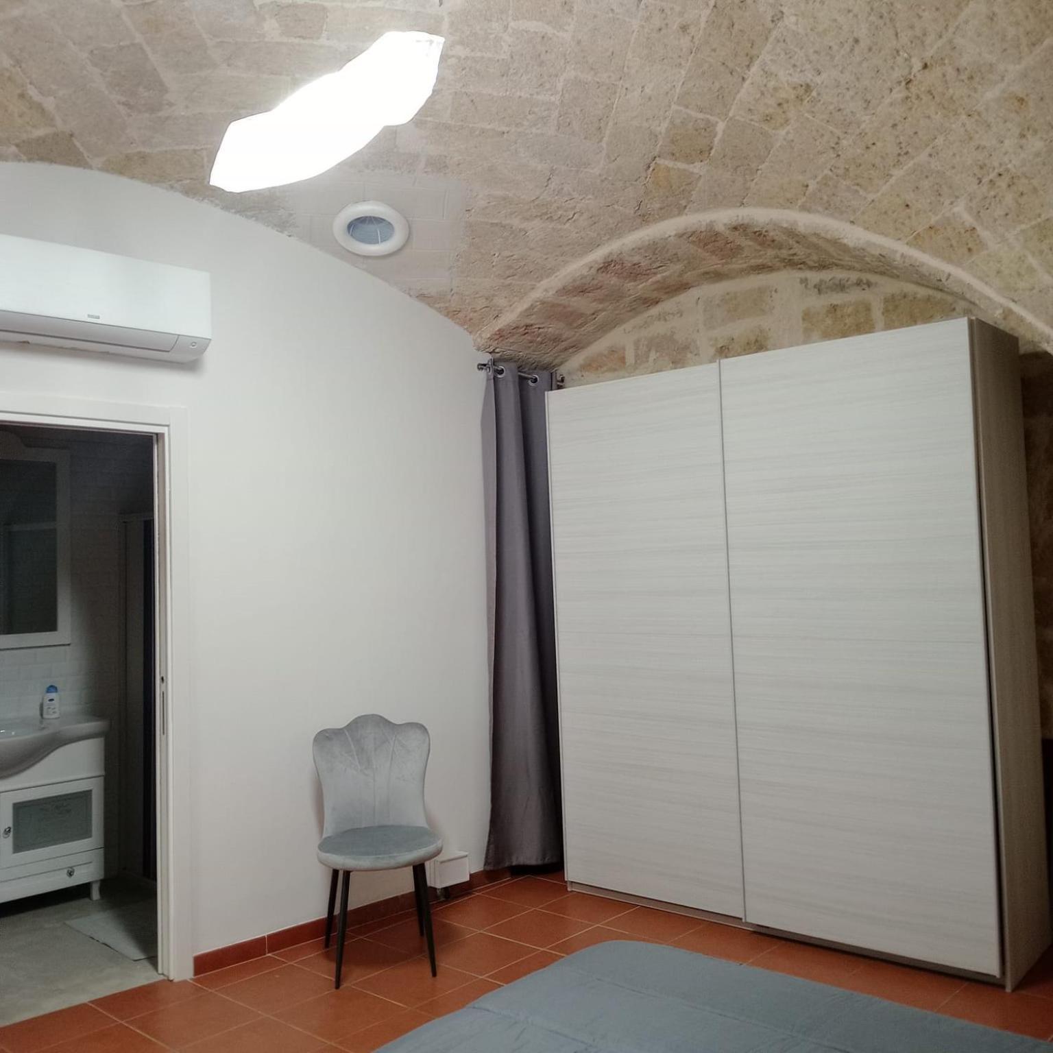 Casa Vacanza Nel Cuore Della Pietra Barletta Exterior foto