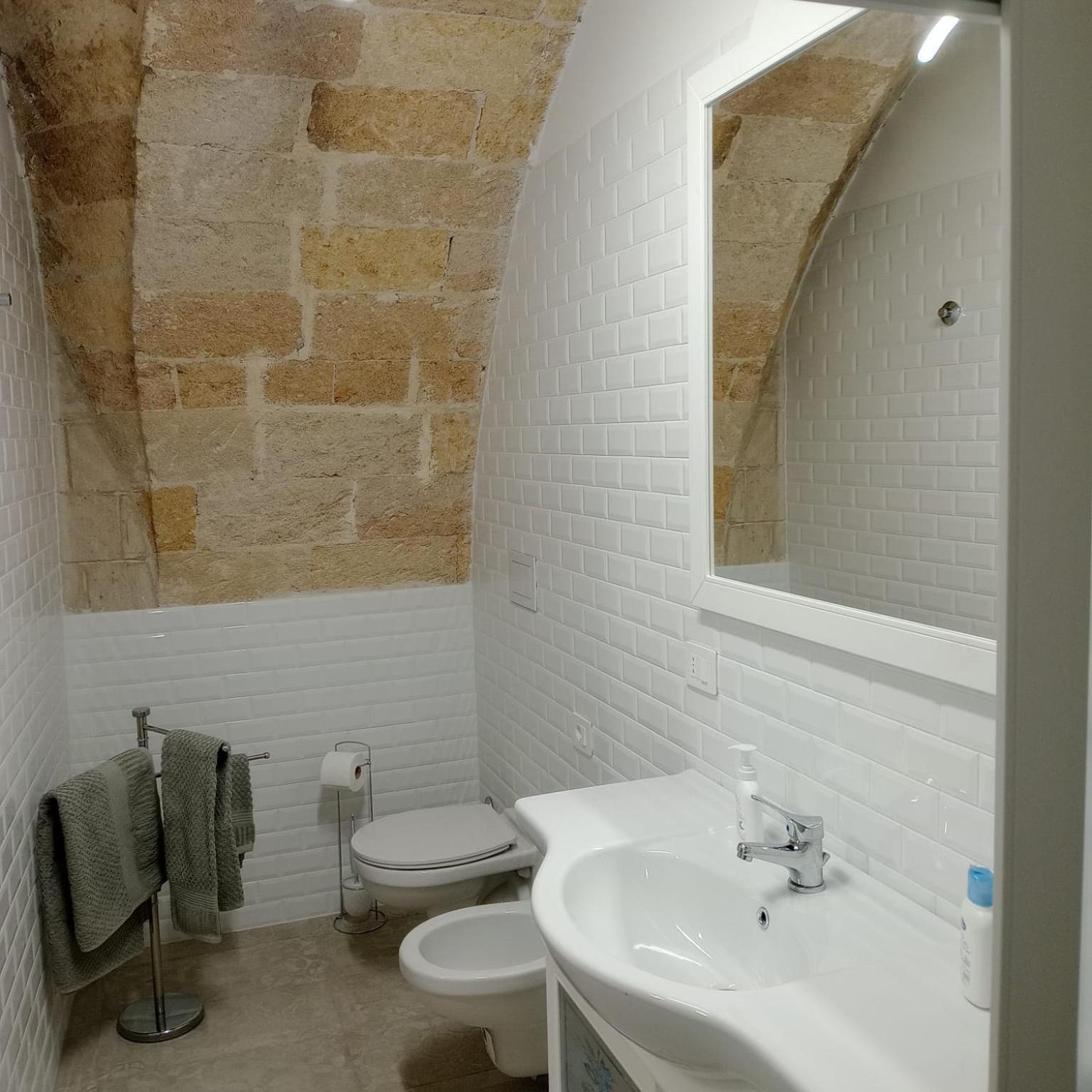 Casa Vacanza Nel Cuore Della Pietra Barletta Exterior foto