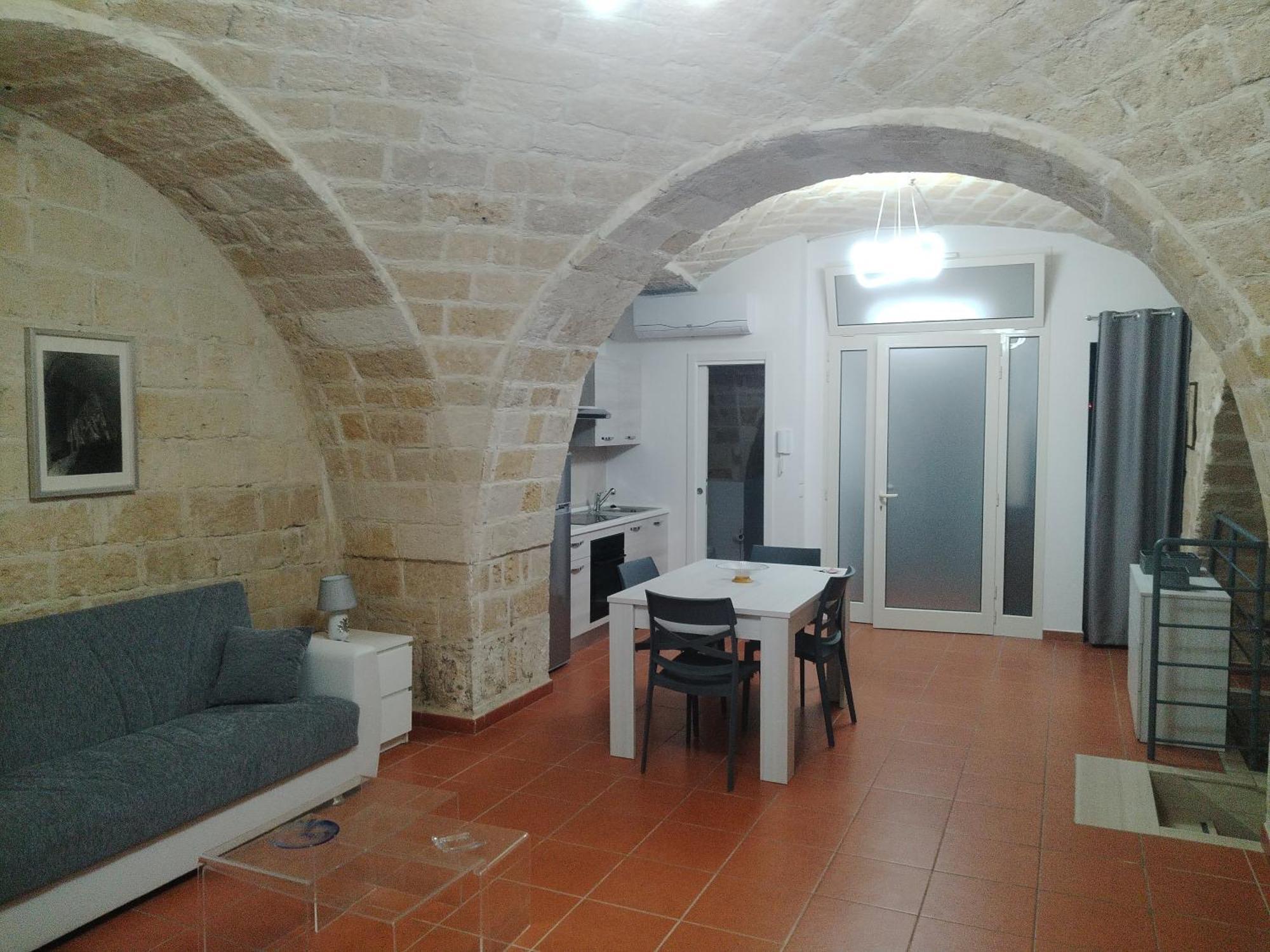 Casa Vacanza Nel Cuore Della Pietra Barletta Exterior foto